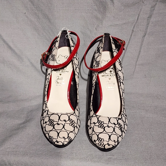 KELLO KITTY White Suede w/Apple & Kitty Head Pattern Platform Heels, size 6 - Picture 9 of 9